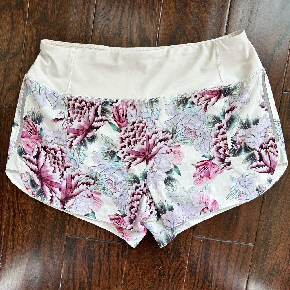 Athleta Run Free Printed Shorts - Medium